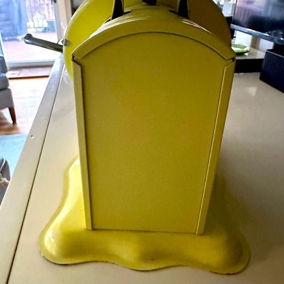 Vintage American Family 30 LB Nursery Baby Metal Scale Yellow Decor - Picture 3 of 6